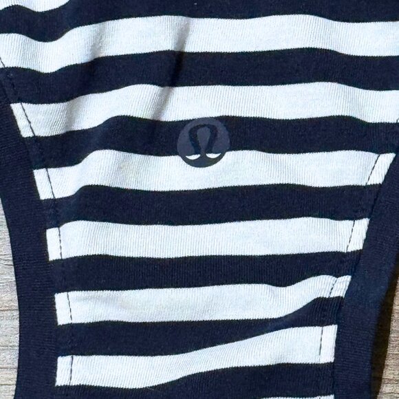 Lululemon Love Tank Top size 2 White Navy Striped - Picture 4 of 4